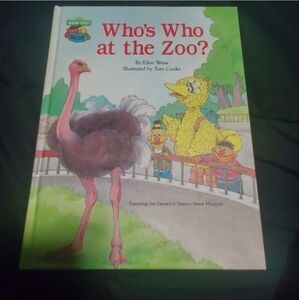 Sesame Street who's who at the zoo book. vintage 1987.